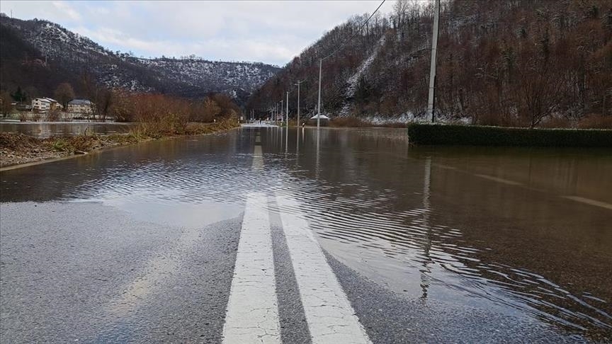 PUTEVI: Obustavljen saobraćaj na pravcu Nevesinje-Gacko zbog izlivanja rijeke