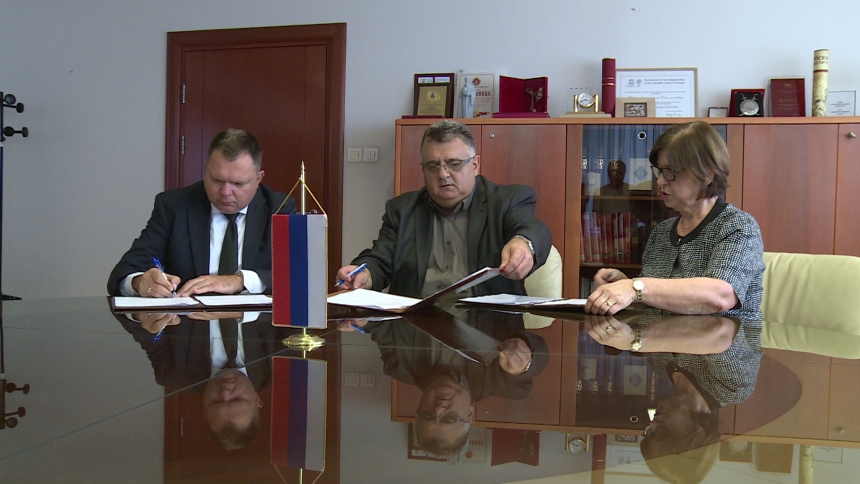 DOBOJ: Prosvjetari dobili povećanje od 100 KM od 1. januara