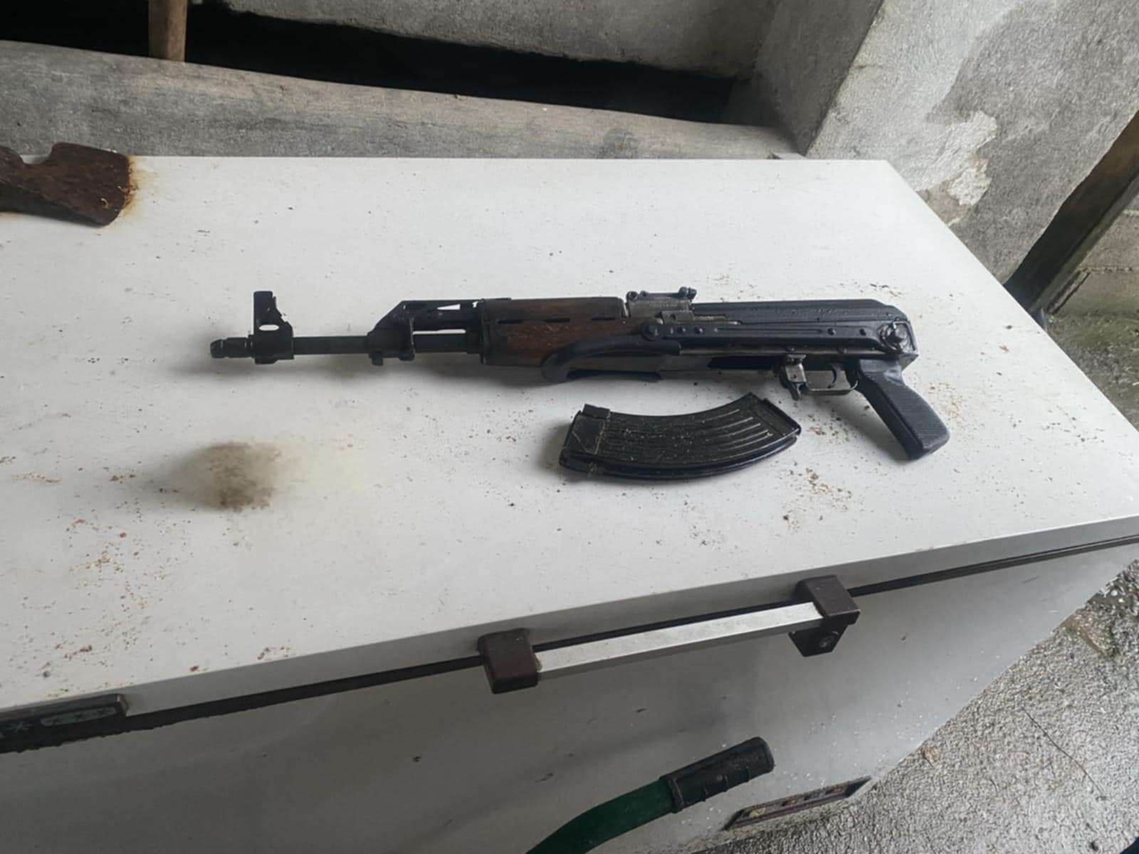 PRONAĐENO ORUŽJE U DOBOJU: Policija oduzela arsenal na dvije lokacije (FOTO)