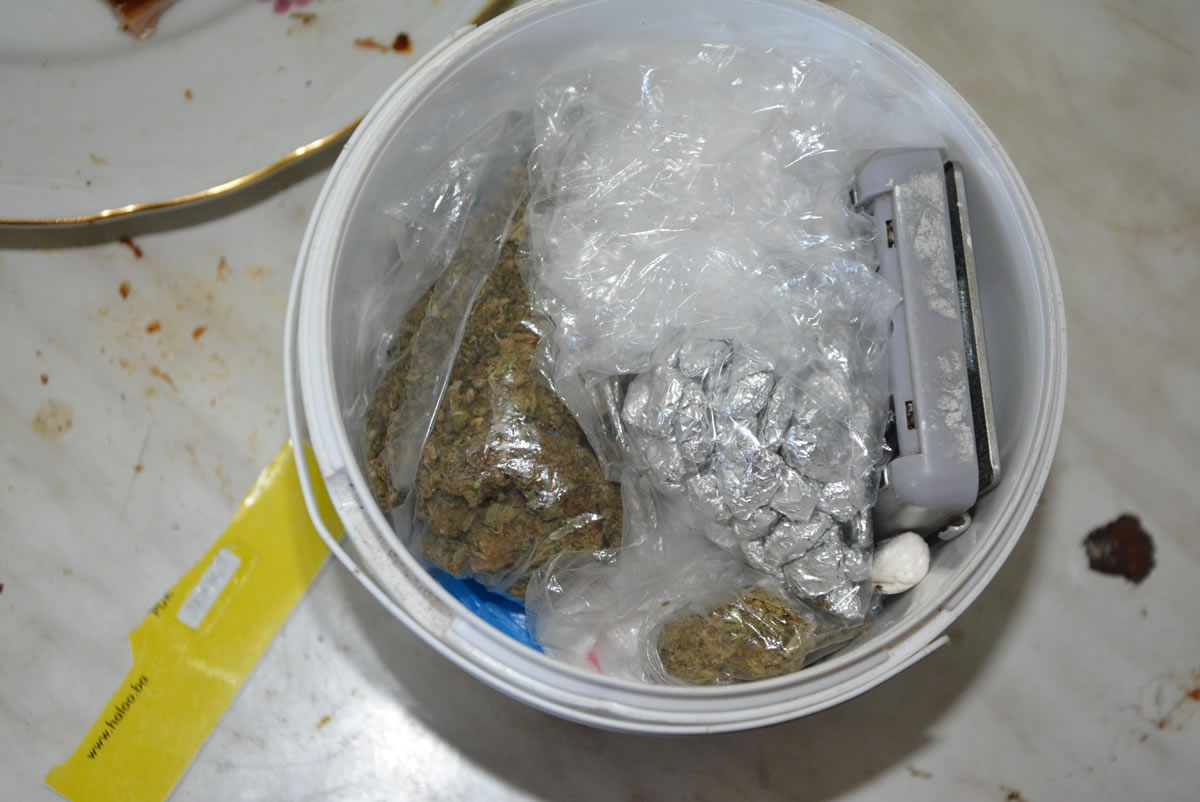 DOBOJ: Pretresena kuća, policija pronašla drogu