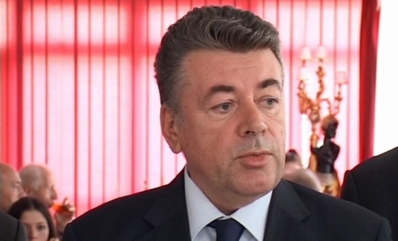 DOBOJ: Radikali podržali kandidata SNSD-a (VIDEO)