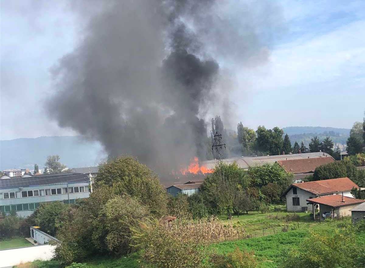 DOBOJ: Gori Fabrika kompresora i pneumatskih alata "Trudbenik" (FOTO) (VIDEO)