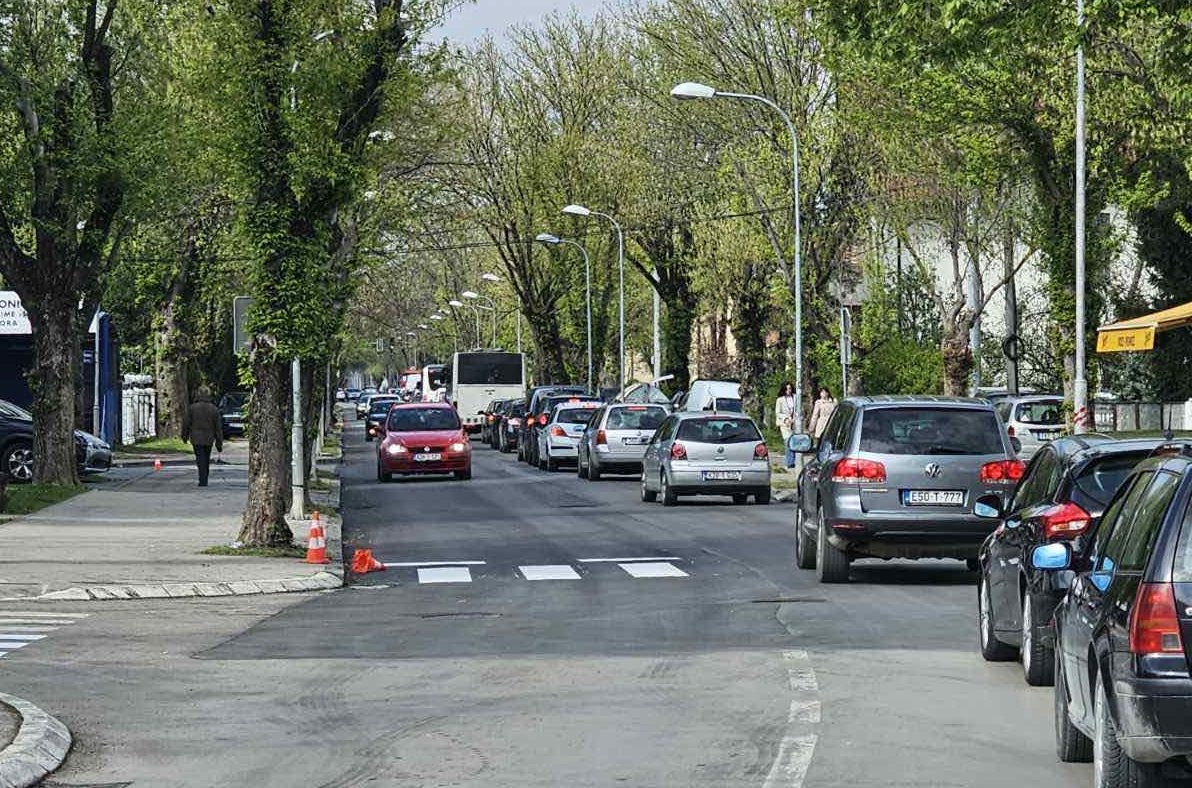 PUTEVI: Povoljni uslovi za vožnju, povećana opasnost od odrona