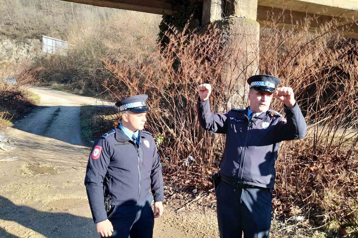 DOBOJ: Žena pozvala 122 pa skočila u hladnu Spreču, policajci je ipak spasili