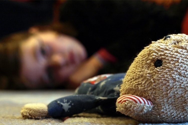 DOBOJ: Maloljetnoj kćerki napravio dijete?