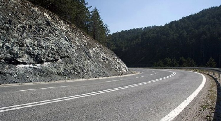 PUTEVI: Povoljni uslovi za vožnju, oprez zbog mogućih odrona