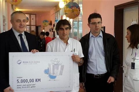 DOBOJ: Donacija Odjeljenju pedijatrije od Hipo banke (FOTO)