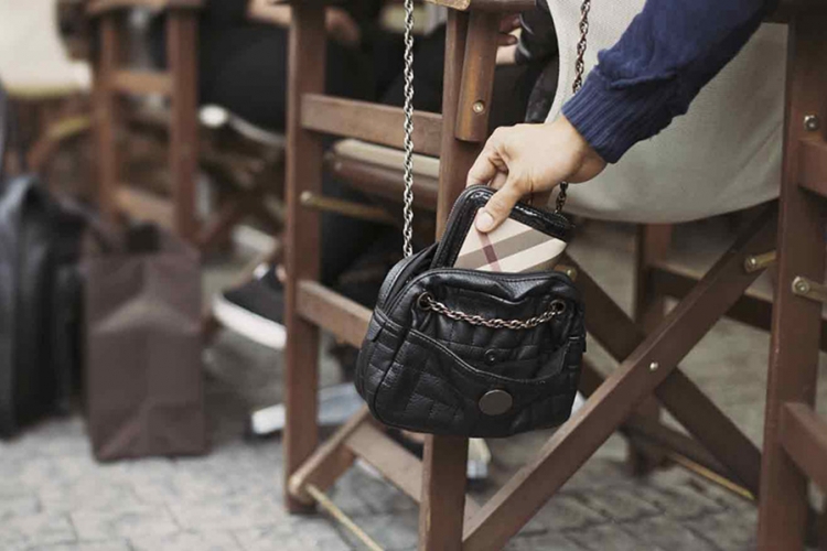 DOBOJ: Na krštenju ukrao torbu i novčanik