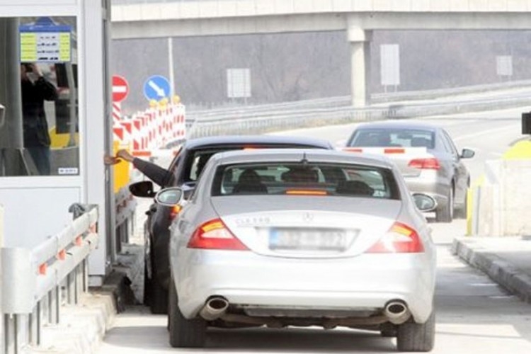 PUTEVI: Usporeno u rejonu graničnog prelaza pavlovića most zbog sanacije puta
