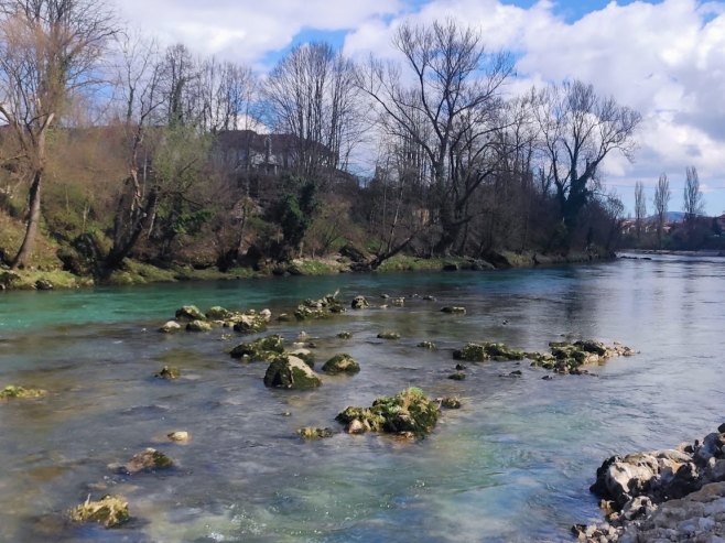 VRIJEME: Danas pretežno sunčano, uveče zahlađenje