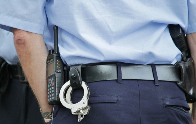 DOBOJ: Policajac osumnjičen da je uhapsio kriminalca