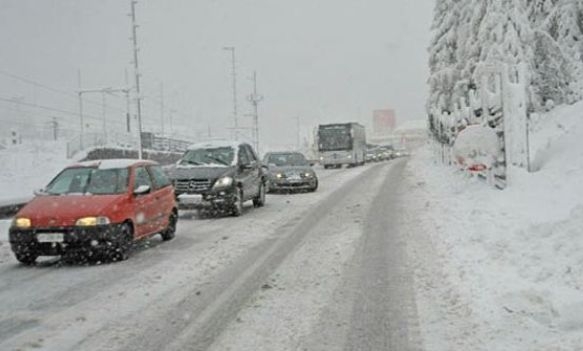PUTEVI: Otežano saobraćanje zbog ugaženog snijega