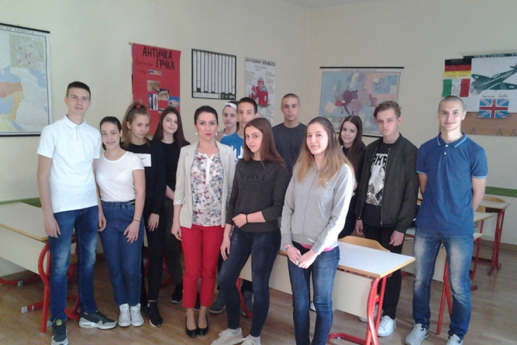 DOBOJ: Podrška drugara prati Ninu Bližnjaković na liječenje u Esen