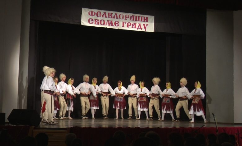 DOBOJ: Održana manifestacija „Folkloraši svome gradu“ (FOTO)