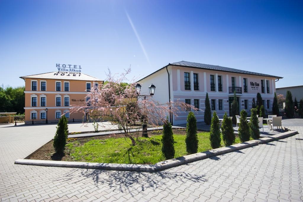 OGLAS ZA POSAO: Boutique hotel Villa "Ukus" zapošljava dva konobara i recepcionera