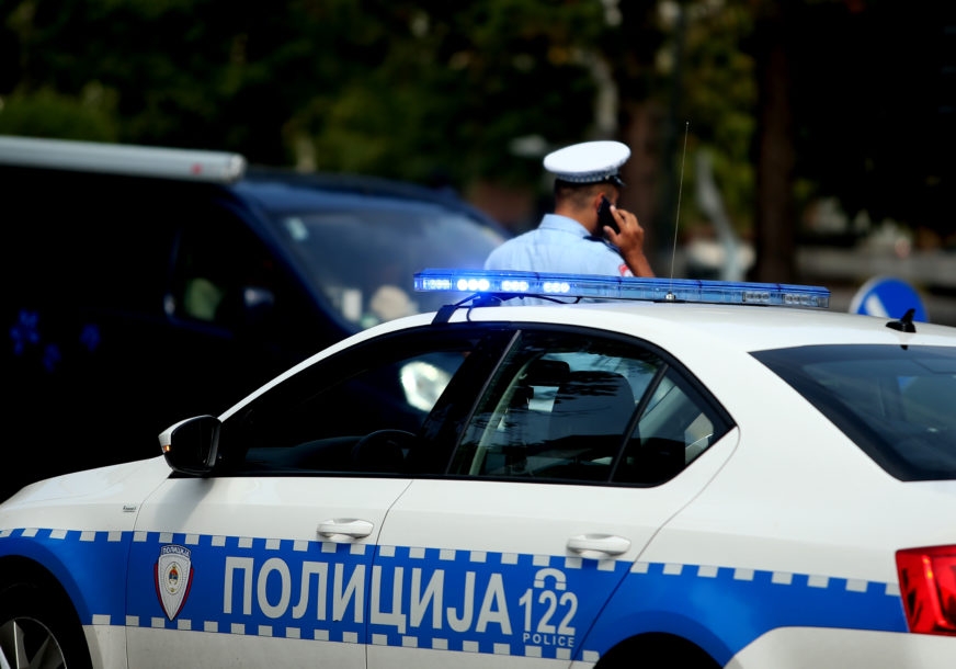 PROVALILI U ŠKOLU I UKRALI TELEVIZOR Među lopovima i maloljetnik