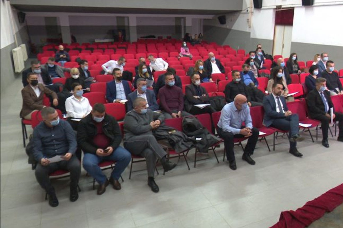 DOBOJ: Odbornici se vraćaju u salu Privredne komore?