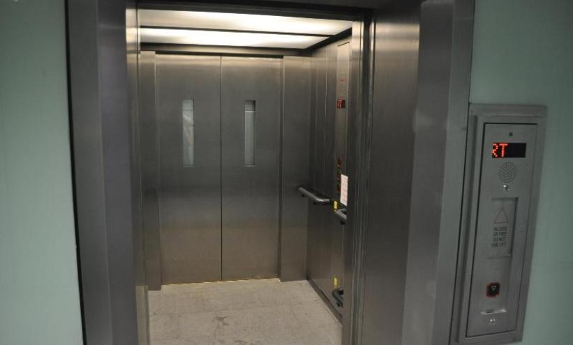 DOBOJ: Opljačkan ispred lifta, ukradeno mu 9.000 KM