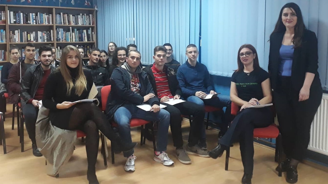 DOBOJ: Predavanje na teme „Feminizam“ i „Nasilje nad ženama i djevojčicama“