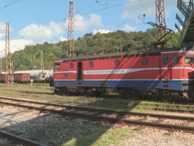 VOZ UDARIO PJEŠAKA KOD DOBOJA: Obustavljen saobraćaj
