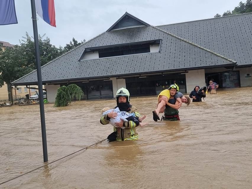 NOVI SPORT U DOBOJU: Spasavanje djece od poplava (VIDEO)