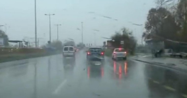 PUTEVI: Usporen saobraćaj zbog kiše