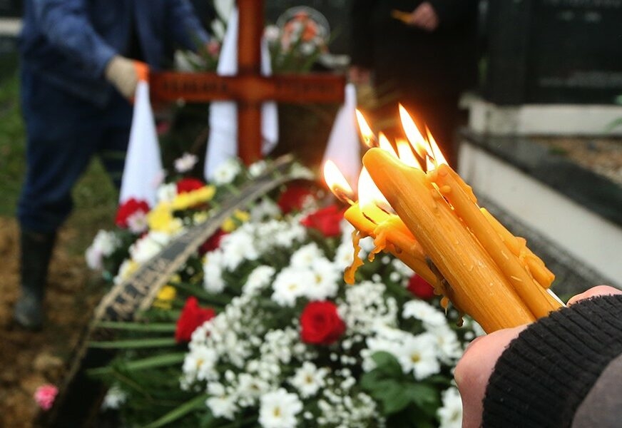 Gasimo se polako, ali sigurno: U Srpskoj ove godine DUPLO VIŠE UMRLIH NEGO ROĐENIH
