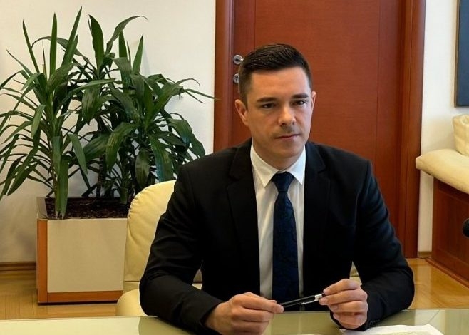 DOBOJ: Ministar Bukejlović tvrdi da su protesti medijske zajednice pokušaj banalizacije zakona!