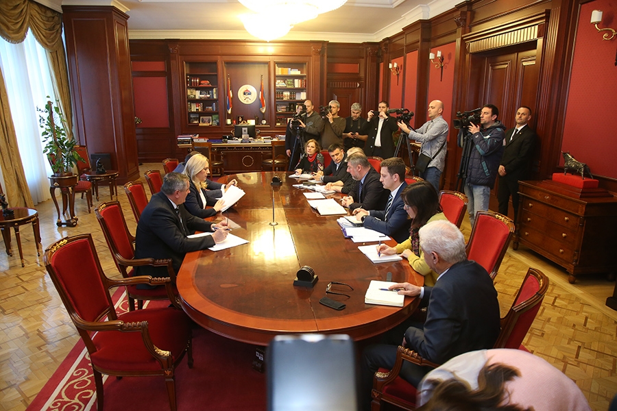 MJERE ZBOG KORONA VIRUSA Škole zatvorene 21 dan, zabranjena javna okupljanja u Srpskoj