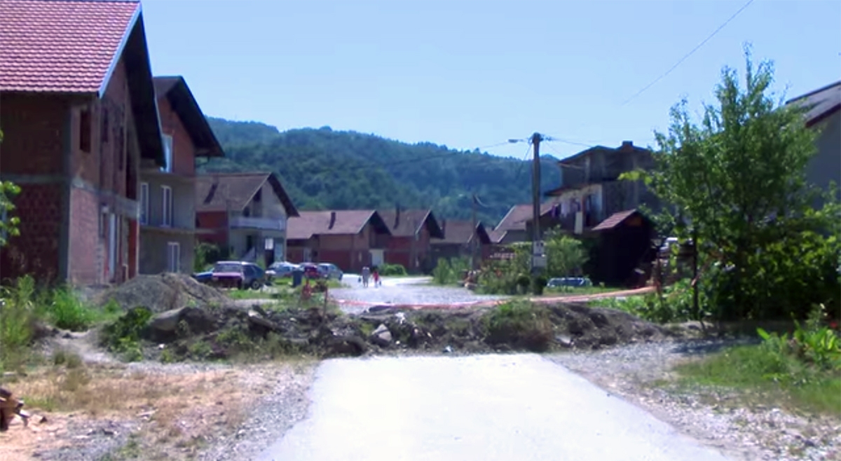 DOBOJ: Mještanima naselja Bare kanal stvara velike probleme (VIDEO)