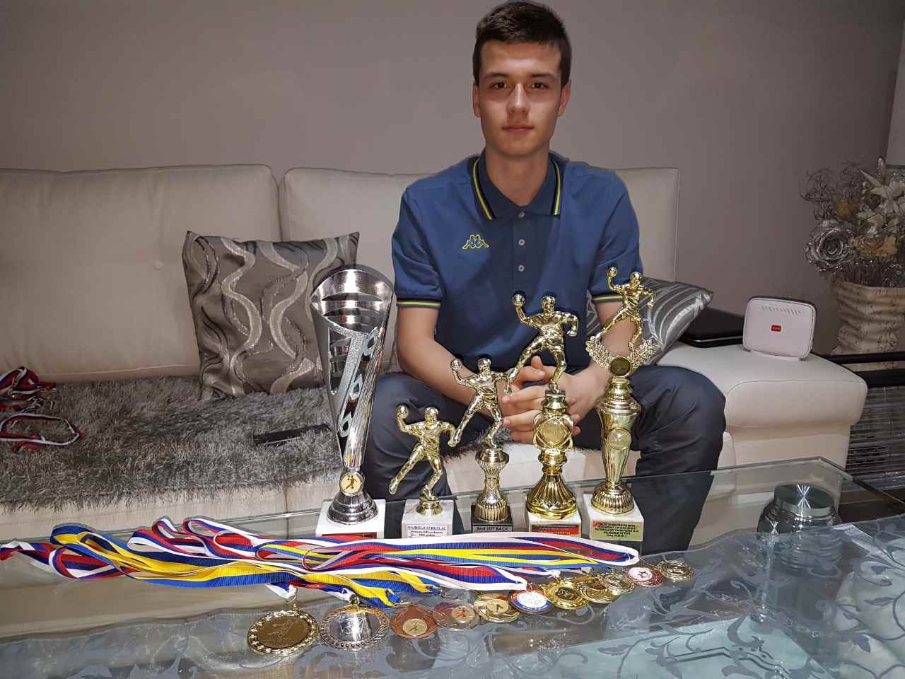 MILOŠ TRIFUNOVIĆ Najmlađi debitant u istoriji Sloge (FOTO)