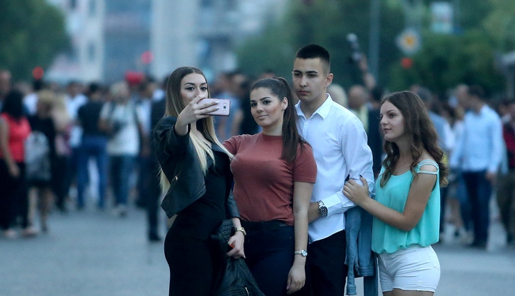 NIŠTA OD UKIDANJA ROMINGA: Paprene cene telefoniranja u inostranstvu