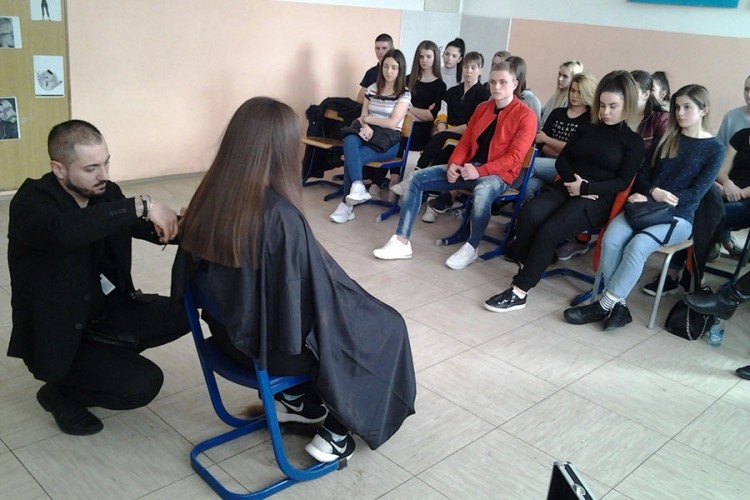 DOBOJ: Svaka frizura ima potpis svog majstora