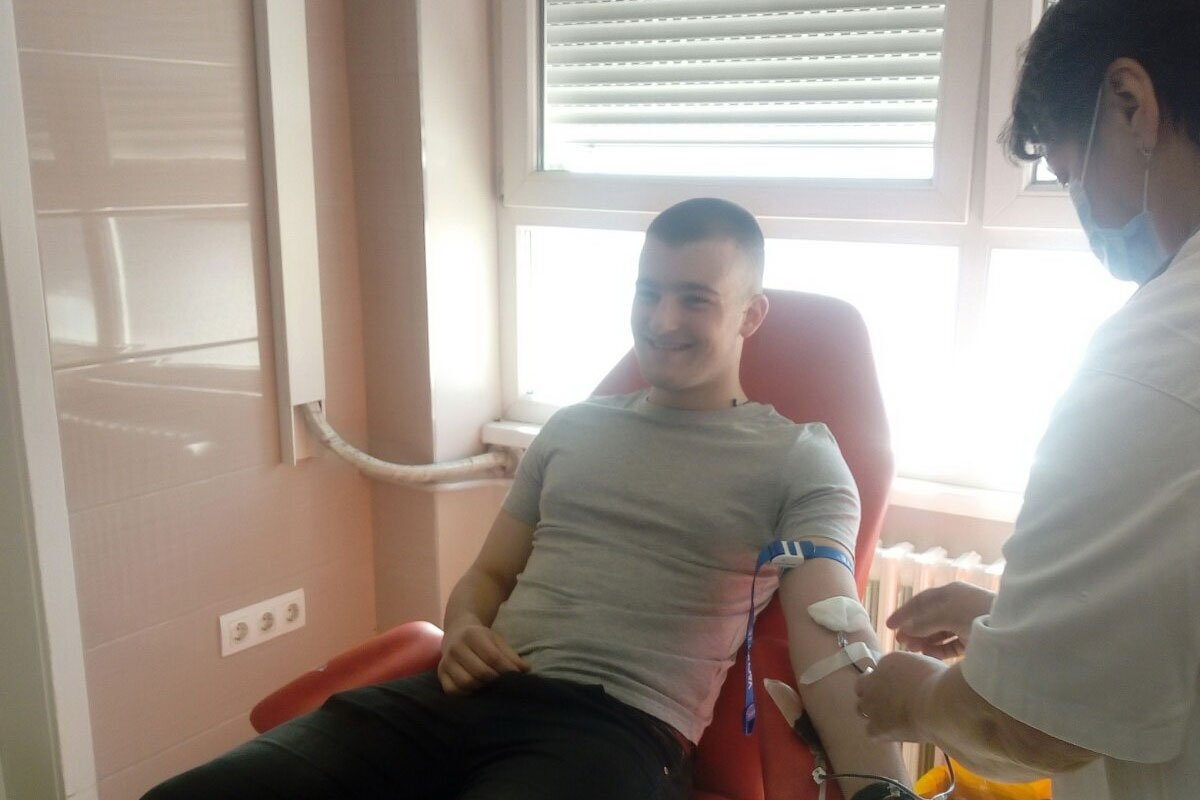 DOBOJ: Maturanti pokazali humanost i darovali krv