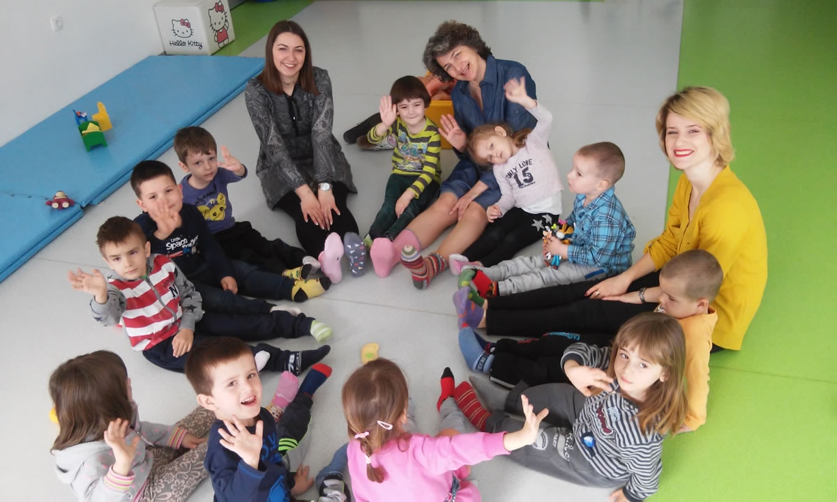 DOBOJ: Dan veselih čarapica (FOTO)