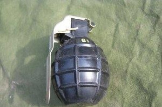 DOBOJ: Oduzeta ručna bomba i meci