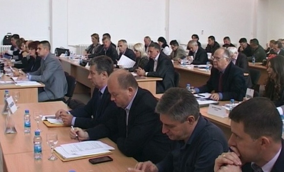 DOBOJ: Gradonačelnik Obren Petrović kupuje novi automobil (VIDEO)