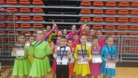 DOBOJ: Plesači ponovo zablistali na plesnom podiju u Zenici (FOTO)