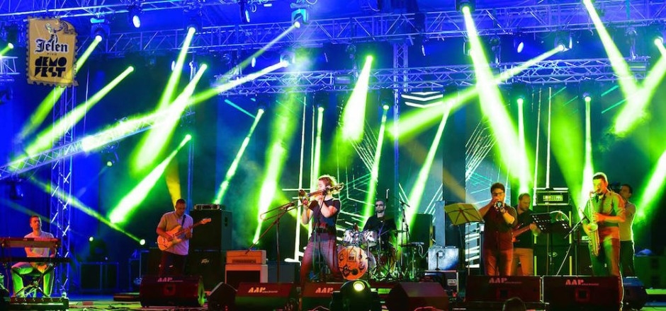 Plesnom domaćicom protiv kič scene (VIDEO)