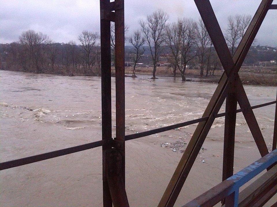 DOBOJ: Spreča poplavila obradive površine, Bosna u porastu