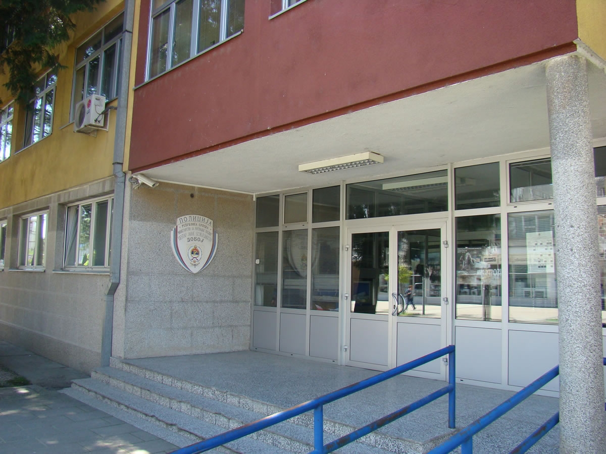 IZ NAŠEG UGLA Zidovi tišine
