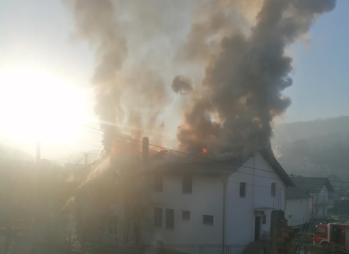 DOBOJ: Požar u ambulanti u Grapskoj izazvao privremeni prekid rada. Dom zdravlja Doboj preusmjerava pacijente.