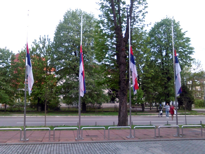 Danas je Dan žalosti, sirene i crkvena zvona u podne