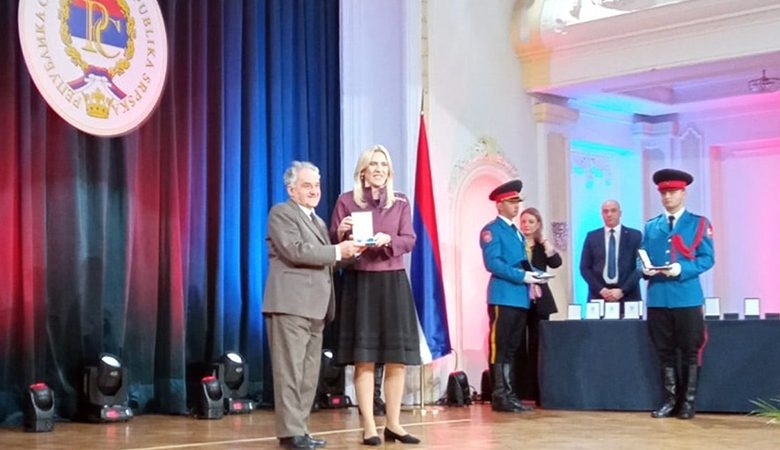 DOBOJ: Vajar Drago Handanović odlikovan Medaljom zasluga za narod