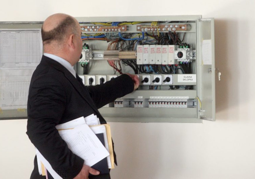 MALO MANJI RAČUNI Pristižu prvi obračuni za struju po novim tarifama (FOTO)