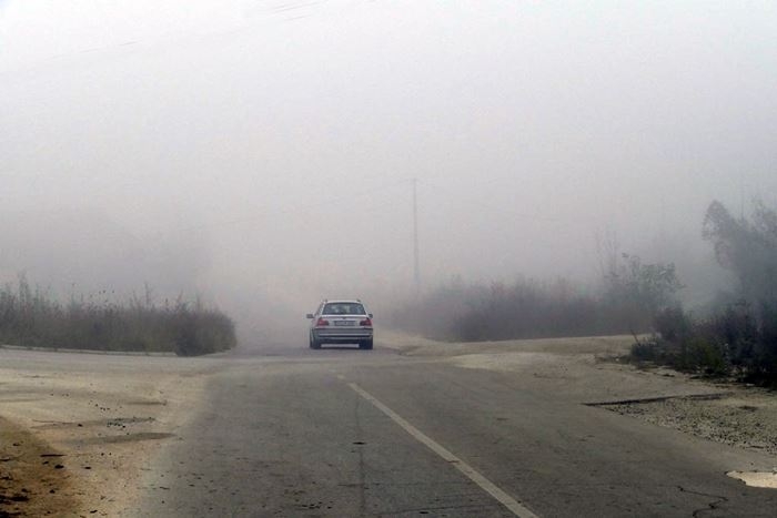 PUTEVI: Bez zastoja u saobraćaju, oprez zbog poledice i magle