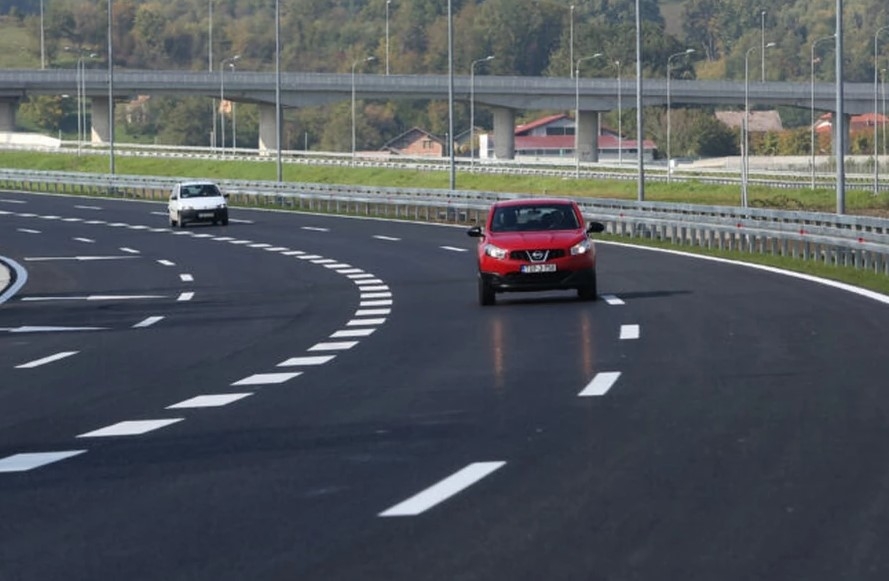 PUTEVI: Bez problema u saobraćaju i gužvi na graničnim prelazima