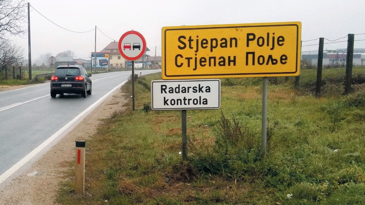 PANIKA U GRAČANICI: Muškarac u bijelom kombiju pokušao oteti dvojicu dječaka?