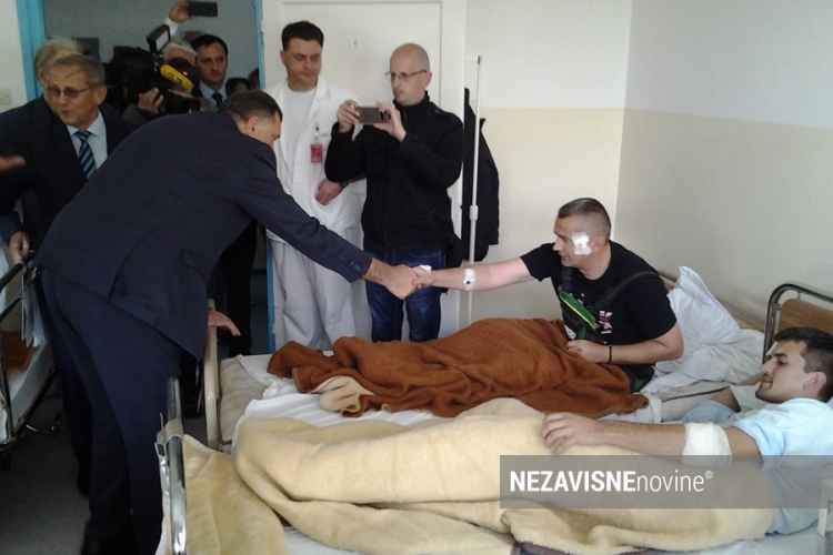 DOBOJ: Dodik posjetio povrijeđene radnike