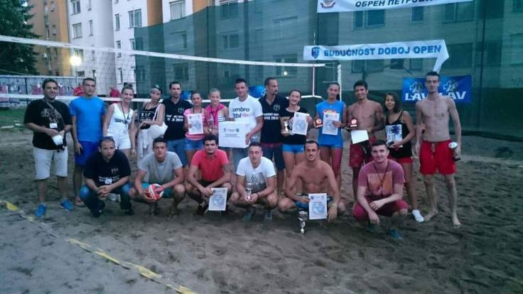 ODBOJKA NA PIJESKU OČARALA DOBOJLIJE Na prvom turniru 28 ekipa